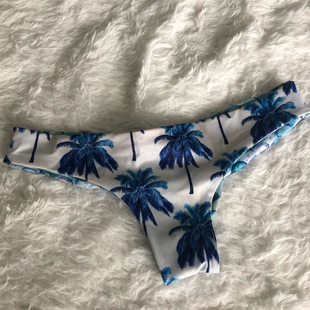 NWOT Cheeky Reversible Bikini Bottoms